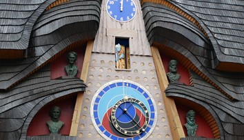 Na Slovenskom orloji sú nové sochy siedmich apoštolov