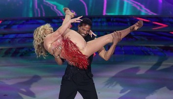 Nelichotivé zábery známej speváčky. Tanečníkovi otrčila predok aj zadok