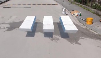 Tak toto ste ešte nevideli. Kysučania si pred priechodom pre chodcov pretierajú oči