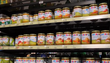 Druhý pohár s možným jedom stále nenašli. O škandále s detskou výživou prvýkrát prehovoril aj šéf HiPP-u