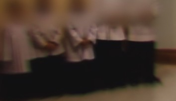 Nie je to ojedinelá vec, tvrdí obeť. Kňazi mali opíjať a sexuálne zneužívať chlapcov, dokonca aj cirkevníčky