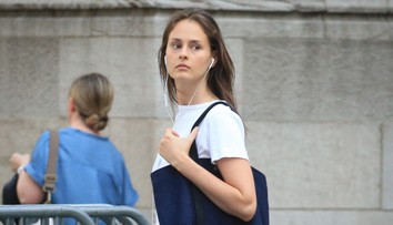 SNS žiada Šutaja Eštoka o preverenie údajného slovenského občianstva dedičky Jeffreyho Epsteina