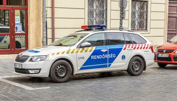 Hrôza v Budapešti: Ošetrovateľ zbieral časti tiel, niektoré mali skončiť na tanieri. Vykrádal aj slovenské cintoríny