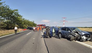 FOTO: Hromadná nehoda na diaľnici D1. Na mieste zasahoval aj vrtuľník