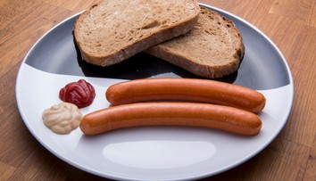 Slováci párky milujú, no pri ich varení robia zásadné chyby. Takto popukajú a navyše sa môžu stať karcinogénne