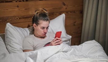 Pocit, že nám unikajú zážitky či príležitosti. Jav známy ako FOMO môže mať silný vplyv na duševné zdravie