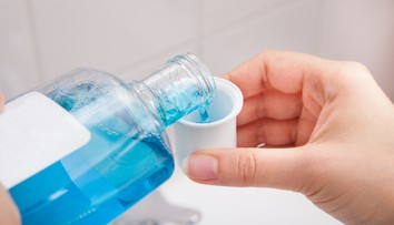 Ústna voda môže zabiť koronavírus za 30 sekúnd, tvrdí nová štúdia