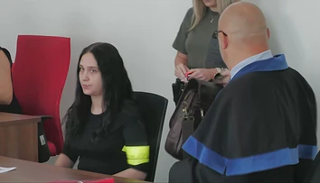 Bábätko zomrelo s modrinami po celom tele. Matka sa priznala, partner vinu odmieta