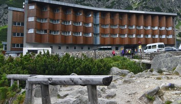 Lavína ohrozila Sliezsky dom, ľudí museli evakuovať na snežných skútroch