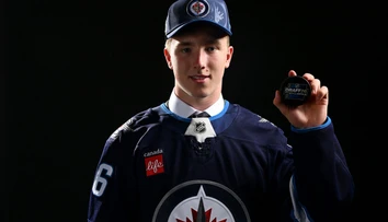 Výrazne prispel k titulu majstra sveta, bol elitným centrom Švédska. Obrovský talent podpísal zmluvu v NHL
