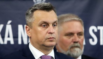 Mimoriadny snem SNS. Rozhodne sa na ňom aj o ďalšom postupe strany