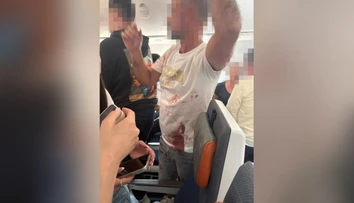 VIDEO: Všetko je od krvi, snažil sa zavraždiť pilota. Zábery z letu FlyDubai zachytávajú, čo sa dialo v kokpite