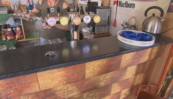 Akčná čašníčka nezaváhala ani sekundu: Spoza výčapného pultu sa pustila rovno za zlodejom