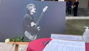 Posledná rozlúčka s Meky Žbirkom: Hold mu vzdali blízki i stovky fanúšikov