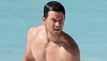 V 46 rokoch mu je čo závidieť: Na bruchu tohto herca by ste pokojne postrúhali syr