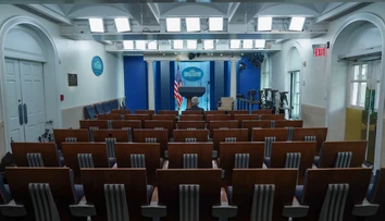 CNN, MS NOW a Politico žalujú Trumpa. Zákazom vstupu do Bieleho domu mal porušiť ústavu