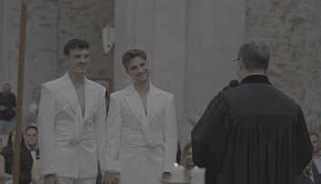 Zdalo sa to nemožné, no napokon skončili pri oltári: Roman a Štěpán si povedali áno v rímskokatolíckom kostole