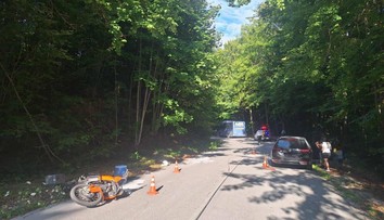 Vážna nehoda pri Ilave. Zrážka motocykla s autobusom si vyžiadala dvoch zranených