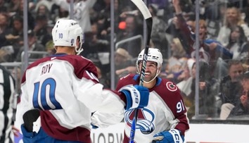 VIDEO: Favoriti kráčajú za postupom pevným krokom. Buffalo opäť otočilo duel a je vo výhode