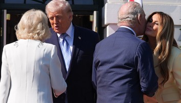 Najťažšia diplomatická úloha Karola III. Od cesty do USA ho neodradili protestujúci ani streľba na galavečere