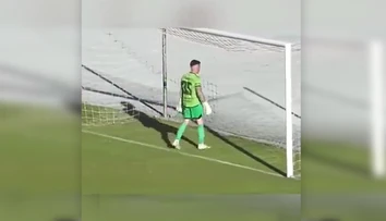 VIDEO: Bizarná situácia v Bolívii. Brankár odmietol čeliť penalte, nasledoval tvrdý trest, ktorý nik nečakal