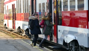 Cestovanie v režime OTP: Železnice požadujú sprievod policajta, pri MHD panovali nejasnosti
