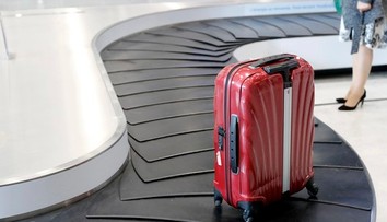 Letiskový pracovník prezradil najhorší typ kufra, radšej sa mu vyhnite. Inak riskujete škodu