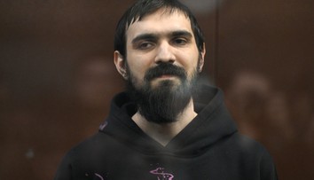 Ruský komik dostal za vtipy takmer šesť rokov väzenia. Urazil vraj veteránov aj náboženské city