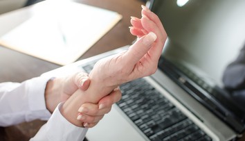Syndróm karpálneho tunela: Bolesť v ruke, ktorá vás celkom ochromí