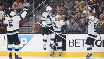 VIDEO: Utah oslavoval historicky prvú výhru v play-off. Boston vyhnal brankára a vyrovnal sériu