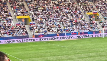 Gramatické chyby na zápase Slovenska obleteli internet. Bol to zámer, tvrdia autori