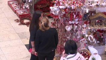 Dnes je takzvaná "Zlatá nedeľa", naše mestá ovládol nákupný ošial