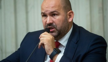 Peter Pčolinský úradnícku vládu odmieta. Po páde vlády by podľa neho mali nasledovať predčasné voľby