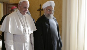 Pápež František sa zhodol s iránskym prezidentom: Sloboda prejavu nie je rúhanie