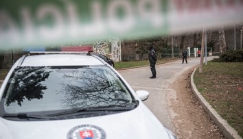 Výbuch pri hoteli na Liptove. Maskovaní páchatelia odpálili bankomat