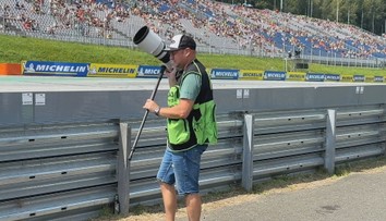 VIDEO: Najskôr mu bolo do plaču, no všetko sa sám naučil. Slovensko má nenápadného zástupcu priamo v kolorite Moto GP