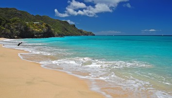 Chystáte sa v zime do exotiky? Na tieto veci nemôžete zabudnúť