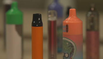 Nový výskum šokoval lekárov. Tínedžeri sa budia, aby vapovali aj uprostred noci