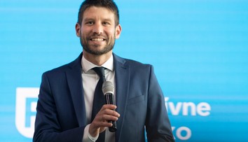 Umelá inteligencia v antikampani. Falošný hlas získal šéf PS, za „drastické zdražovanie piva“ dostal spŕšku nadávok