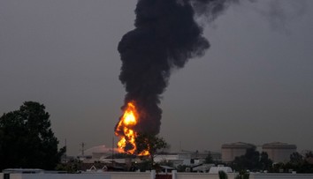 V Dubaji sa opäť ozývali výbuchy, Irán útočil s raketami a dronmi