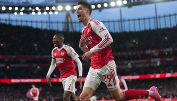 Arsenal sa dočkal vytúženého titulu. Manchester City stratil nádej po remíze v dohrávke