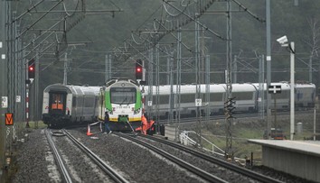 Explózia na železničnej trati pri Varšave mala zrejme zničiť vlak. Podľa Tuska išlo o akt diverzie