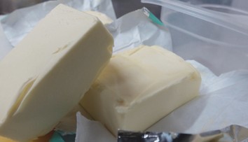 Cena masla atakuje vlaňajšie rekordy: Zvykajte si, odkazujú mliekari