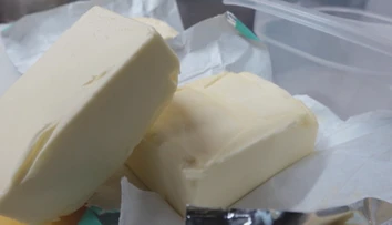 Cena masla atakuje vlaňajšie rekordy: Zvykajte si, odkazujú mliekari
