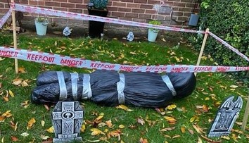 Susedia zavolali na ženu políciu, pretože videli na jej záhrade mŕtvolu. Napokon bolo všetko inak