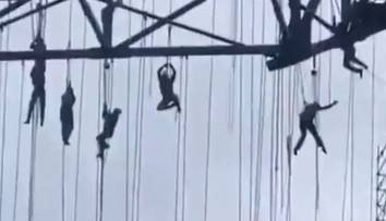 VIDEO: Desivý incident na stavbe. Robotníci zostali po zrútení lešenia visieť 140 metrov nad zemou