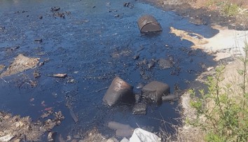 Na státisíce litrov chemikálií pri Hlohovci páli slnko. Výbuch by spôsobil ekologickú katastrofu