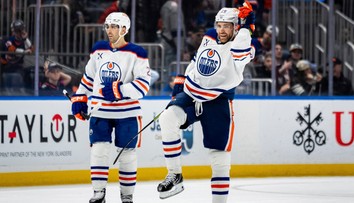 VIDEO: Leon Draisaitl sa opäť dostal na magickú hranicu. Carolina natiahla úspešnú sériu