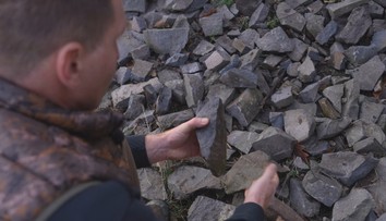 V lesoch južného Slovenska hľadá drahokamy. Zafír, ktorý našiel, zaujal aj v zahraničí