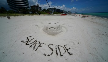 Počet obetí pádu bytovky na Floride stúpol na 24, pátranie po nezvestných prerušila tropická búrka